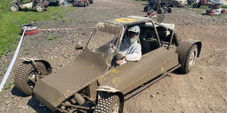 S rodinou do Drift areny: projížďky v bugině a plavba na motorovém člunu