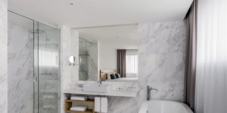 Moderní hotel sítě Marriott v Brně: polopenze, parkování, pozdní check-out a dítě do 5,9 let zdarma