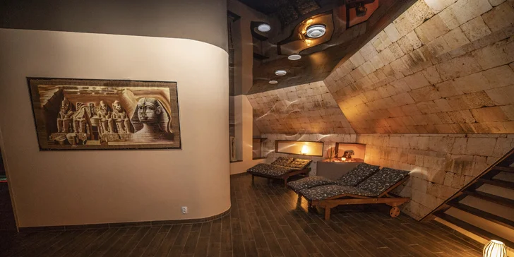 Hodina relaxace: velký saunový svět s 10 druhy saun, vířivkami a intimní atmosférou