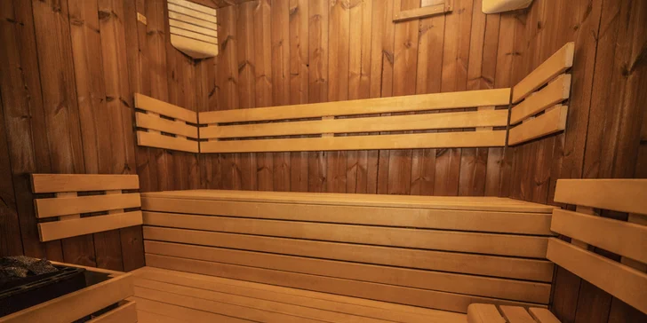 Hodina relaxace: velký saunový svět s 10 druhy saun, vířivkami a intimní atmosférou
