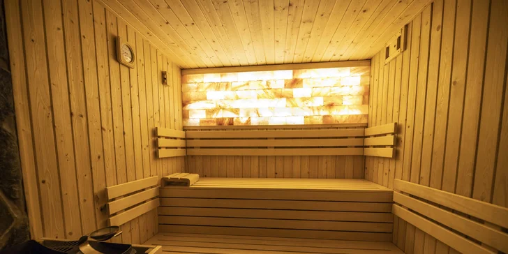 Hodina relaxace: velký saunový svět s 10 druhy saun, vířivkami a intimní atmosférou
