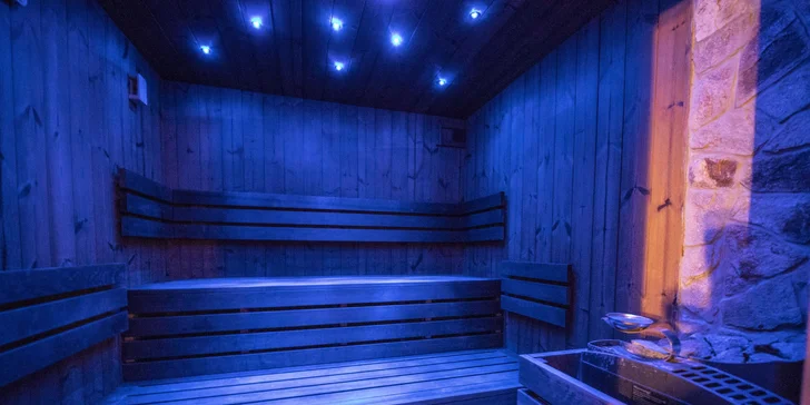 Hodina relaxace: velký saunový svět s 10 druhy saun, vířivkami a intimní atmosférou