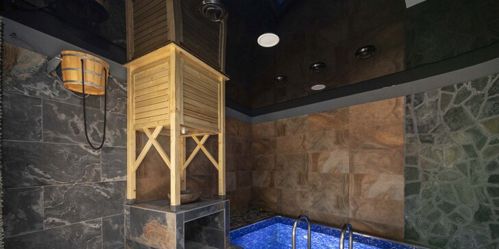 Hodina relaxace: velký saunový svět s 10 druhy saun, vířivkami a intimní atmosférou