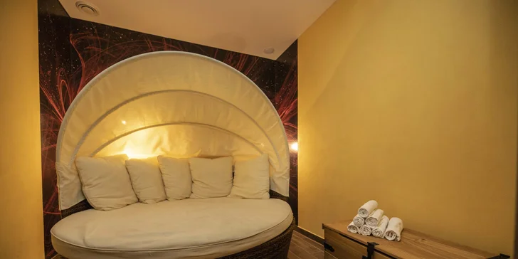 Hodina relaxace: velký saunový svět s 10 druhy saun, vířivkami a intimní atmosférou