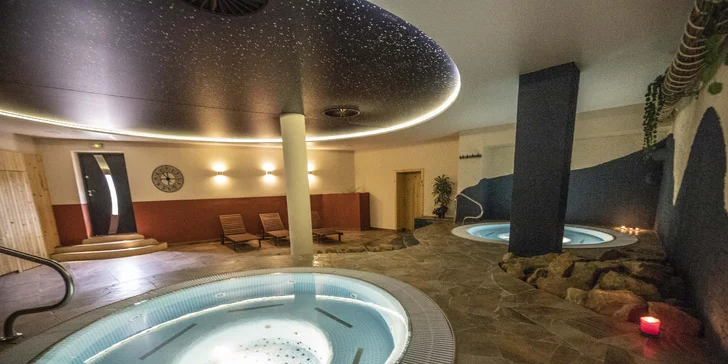 Hodina relaxace: velký saunový svět s 10 druhy saun, vířivkami a intimní atmosférou