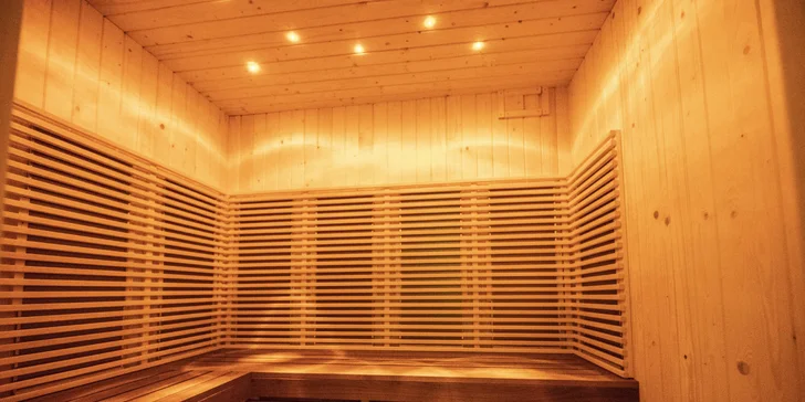 Hodina relaxace: velký saunový svět s 10 druhy saun, vířivkami a intimní atmosférou