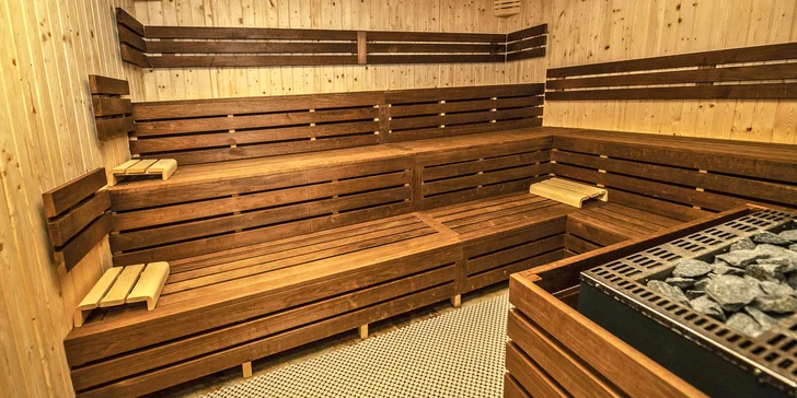 Hodina relaxace: velký saunový svět s 10 druhy saun, vířivkami a intimní atmosférou