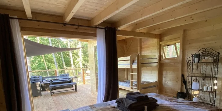 Netradiční dovolená v Českém ráji: treehouse pro 4, snídaně a půjčení loďky