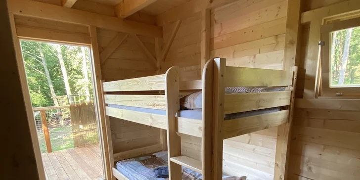 Netradiční dovolená v Českém ráji: treehouse pro 4, snídaně a půjčení loďky