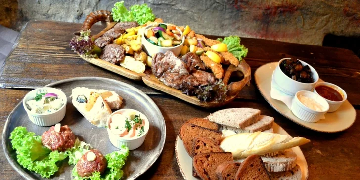 Pořádný nášup pro 4-6 osob v Originálním pravěkém restaurantu