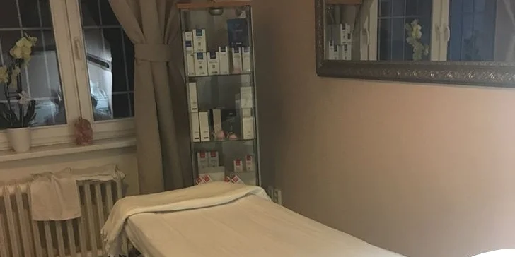 Účinné ošetření akné či vrásek peelingem s kys. mandlovou, hyaluronem a kolagenem