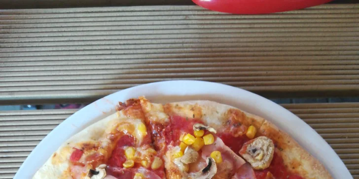 Zábava pro celou partu: 1 nebo 2 křupavé pizzy dle vašeho gusta a hodina bowlingu
