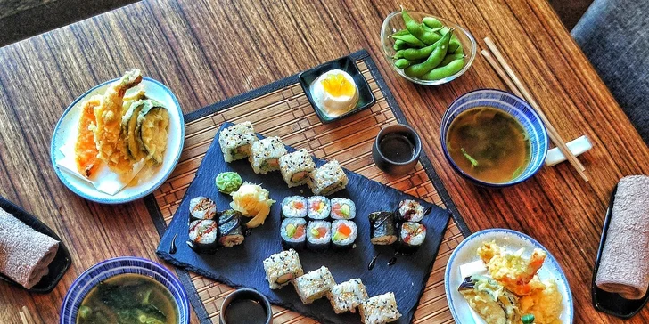 Japonské degustační menu: 5 či 6 chodů pro dva, polévka, sushi, zmrzlina i saké