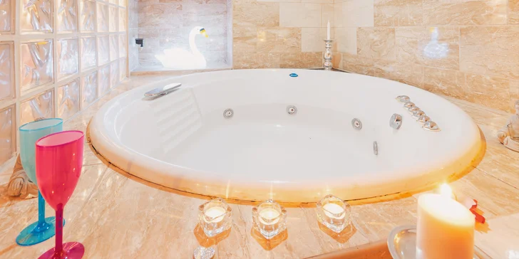 Užijte si relax ve dvou: 60 min. odpočinku v privátní vířivce