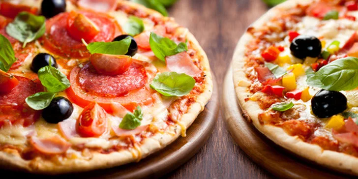 Dvě libovolné pizzy o průměru 32 cm