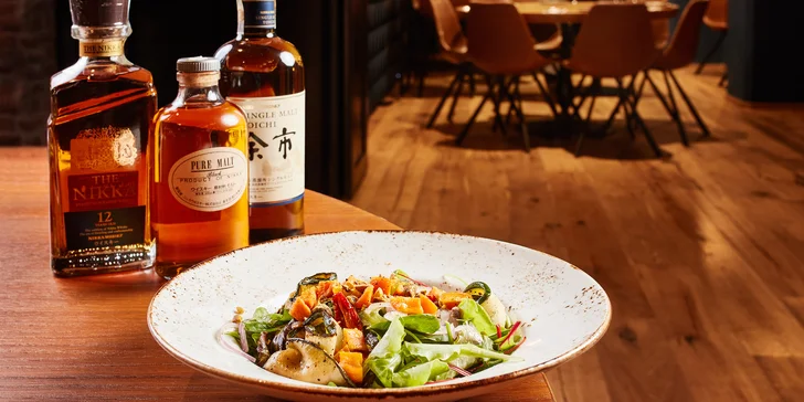 Whiskey Restaurant, Bar & Museum: 3chodové menu s lososem či hovězím steakem