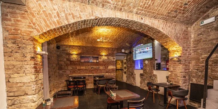 Pizza i s nápojem dle výběru o průměru 26 nebo 50 cm: Margherita i Hawai
