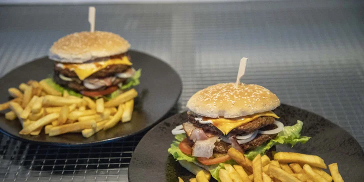 Pro 1 i 2: burger Gold s dvojitým masem, hranolky a nápoje dle výběru
