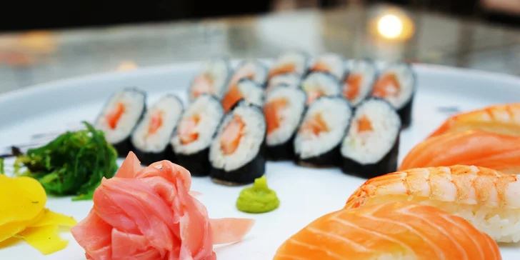 20 nebo 30 kousků sushi u Janáčkova divadla: losos, kreveta i avokádo a úhoř
