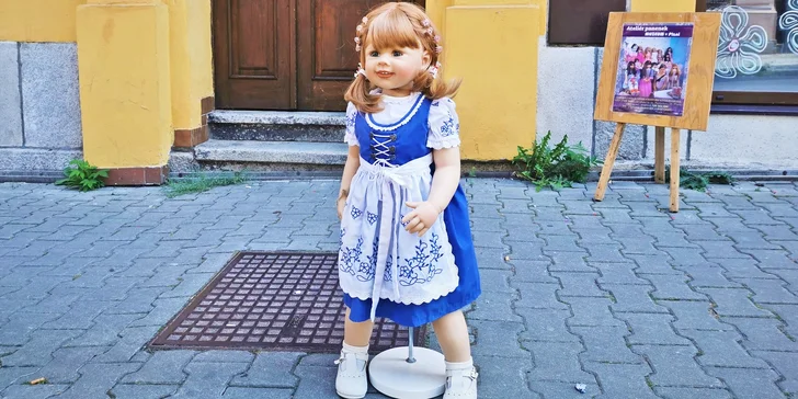 Vstup na výstavu historických i uměleckých panenek z celého světa