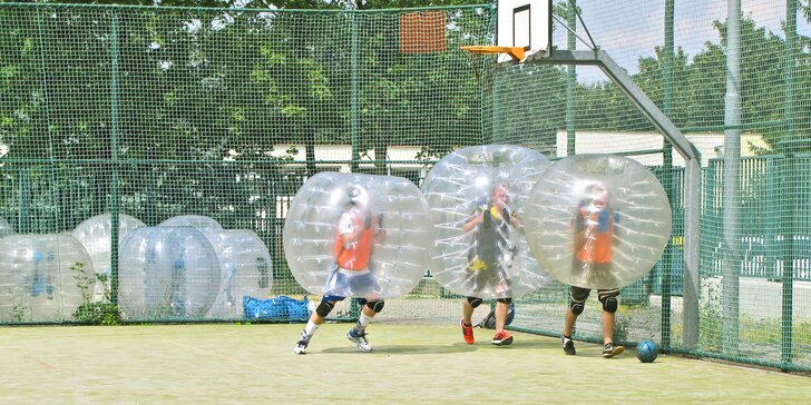 Užijte si hodinu nafouknuté zábavy: Bubble Football až pro 10 kamarádů