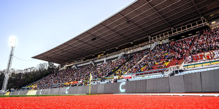 Celosezonní permanentka na Duklu: klasická sedačka i VIP nebo skybox s občerstvením na Julisce