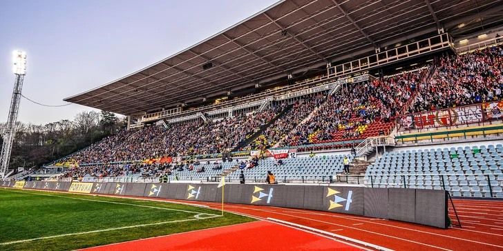 Celosezonní permanentka na Duklu: klasická sedačka i VIP nebo skybox s občerstvením na Julisce