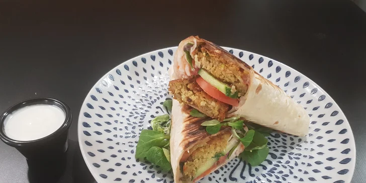 Falafel tortilla, kebab v tortille či s hranolky nebo cheesesteak pro jednoho