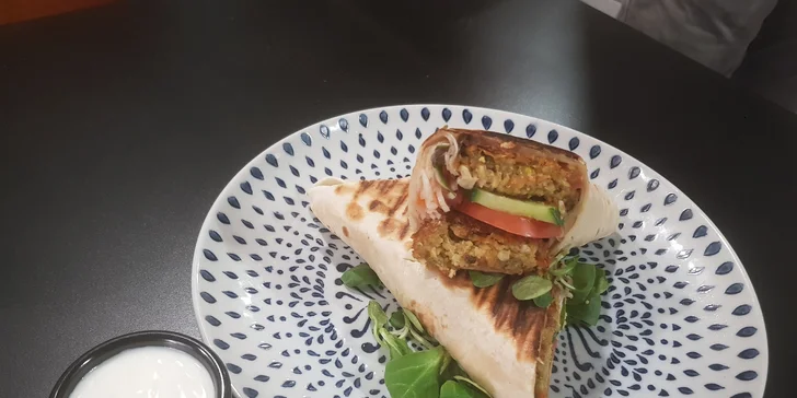 Falafel tortilla, kebab v tortille či s hranolky nebo cheesesteak pro jednoho