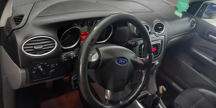 Je jedno, jestli jste hrdým majitelem obřího SUV, menšího kombíku či úplně malého nákupního košíku na čtyřech kolech. Tady dají do pucu jakýkoli typ vozu.

