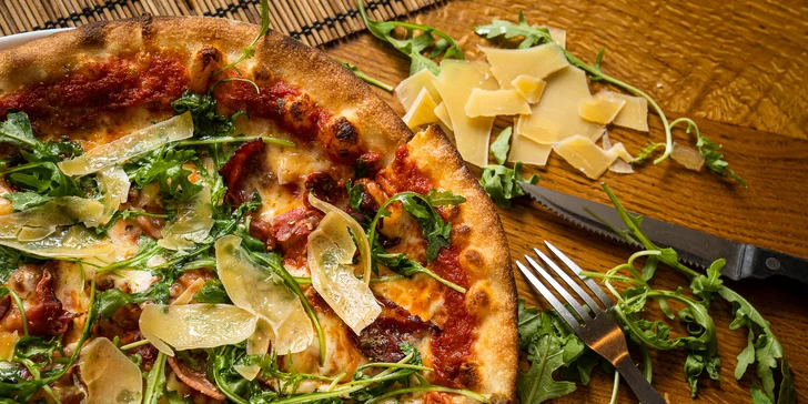 2x pizza dle výběru z celého menu: pikantní, hawai, salámová, sýrová i kuřecí
