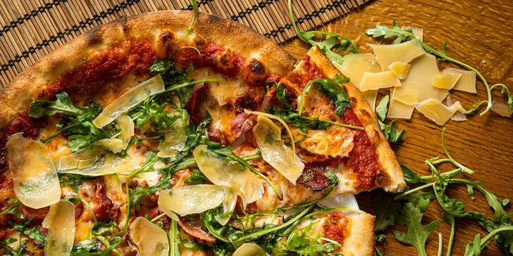 2x pizza dle výběru z celého menu: pikantní, hawai, salámová, sýrová i kuřecí