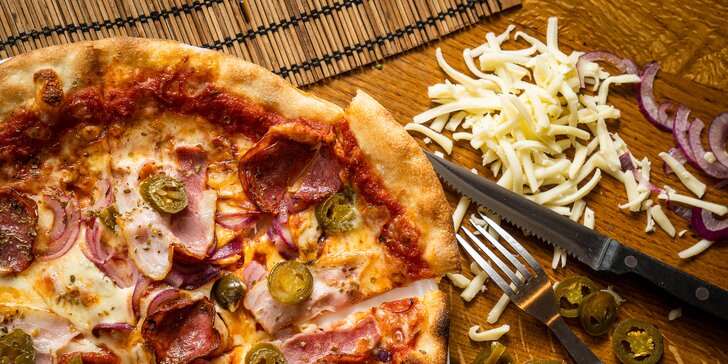 2x pizza dle výběru z celého menu: pikantní, hawai, salámová, sýrová i kuřecí
