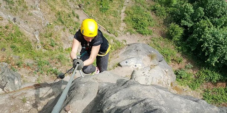 Pro horolezecké dobrodruhy: půldenní kurz bezpečného via ferrata lezení v Děčíně pro začátečníky
