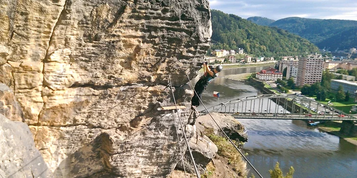 Pro horolezecké dobrodruhy: půldenní kurz bezpečného via ferrata lezení v Děčíně pro začátečníky