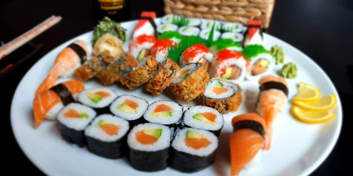 Jde se na sushi: sety 28 nebo 36 kousků s lososem, krabem, krevetami i kaviárem