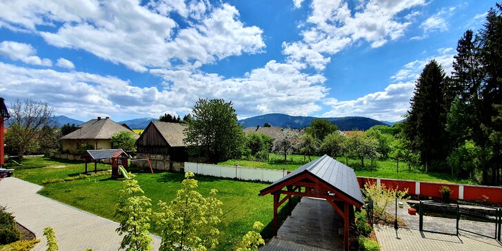 Za turistikou k Bešeňové: útulný hotel se zahradou a dětským hřištěm i hernou, snídaně či polopenze