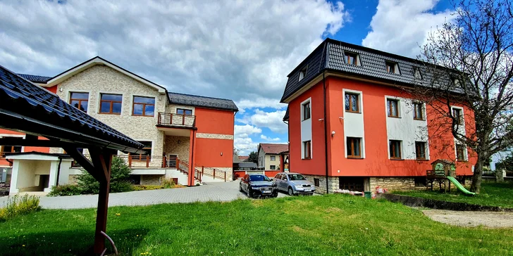 Za turistikou k Bešeňové: útulný hotel se zahradou a dětským hřištěm i hernou, snídaně či polopenze