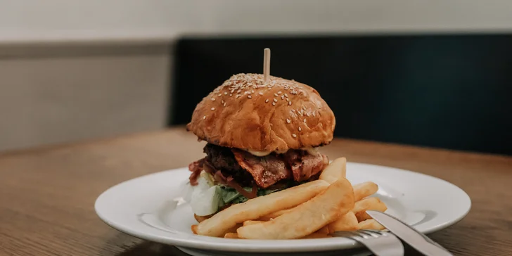Beefburger z vyzrálého hovězího a hranolky pro 1 nebo 2 osoby