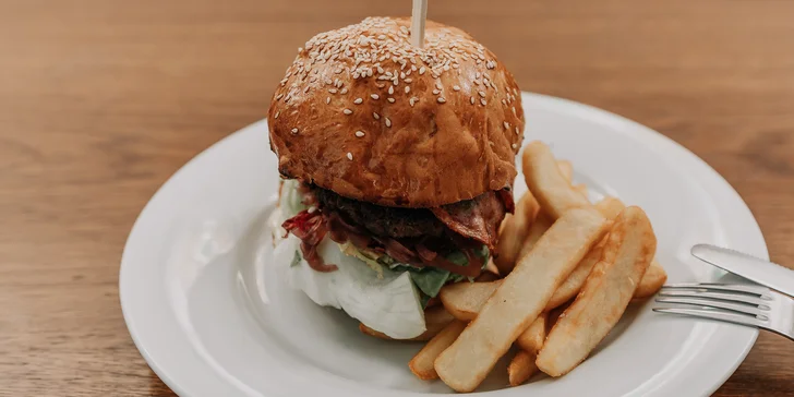 Beefburger z vyzrálého hovězího a hranolky pro 1 nebo 2 osoby