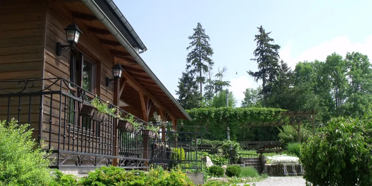 Vyhlášený turistický cíl pod Hostýnem: pobyt v hotelu se stravou, bazény i bowlingem či squashem