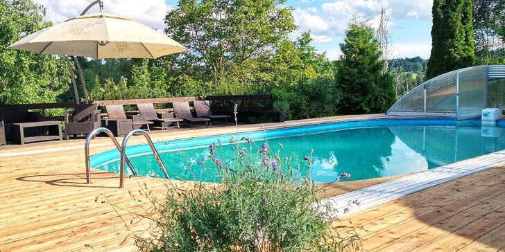 Pohodový pobyt na Šumavě pro pár i rodinu: ubytování s polopenzí a venkovním bazénem