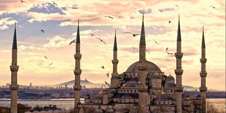 Zpáteční letenka pro jednu osobu do Istanbulu. Odlet z Prahy. Na výběr 5 termínů.