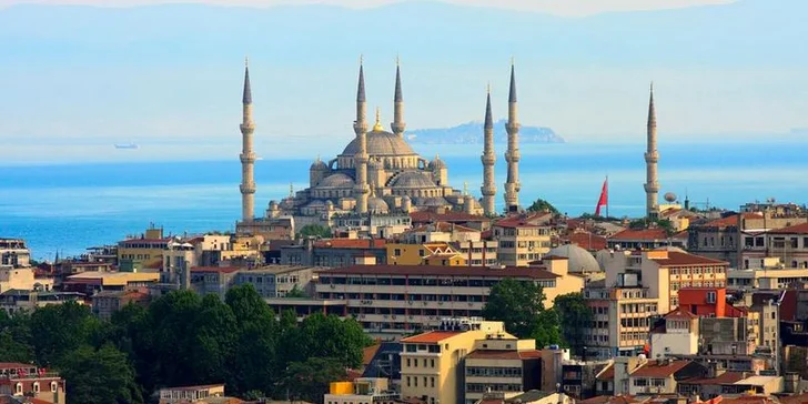 Zpáteční letenka pro jednu osobu do Istanbulu. Odlet z Prahy. Na výběr 5 termínů.