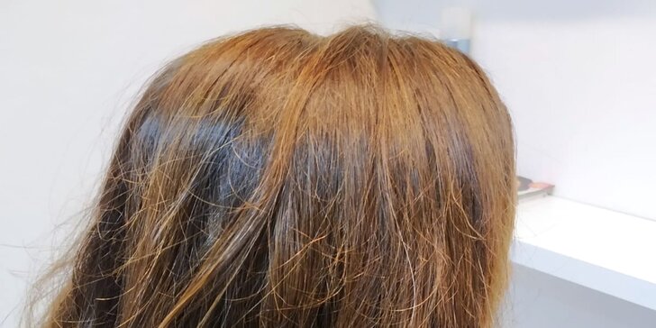 Kadeřnické balíčky: dámský střih, styling a barvení nebo melír pro všechny délky vlasů
