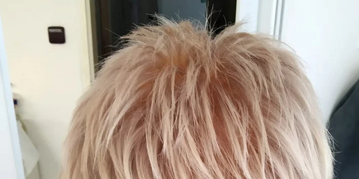 Kadeřnické balíčky: dámský střih, styling a barvení nebo melír pro všechny délky vlasů