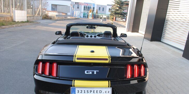 30minutová jízda ve Ford Mustang GT 5.0 V8 Cabrio nebo zapůjčení na 6, 12 či 24 hodin