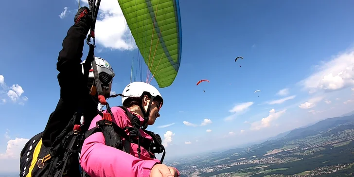 Tandemový paragliding: adrenalinový let v Beskydech či na Slovensku