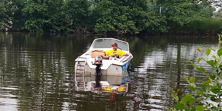 S rodinou do Drift areny: projížďky v bugině a plavba na motorovém člunu