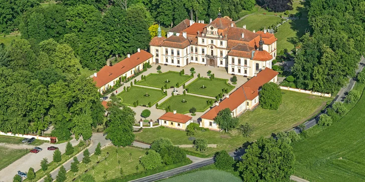Jednodenní výlet do historie se zkušenou průvodkyní: gotický hrad Český Šternberk a barokní zámek Jemniště